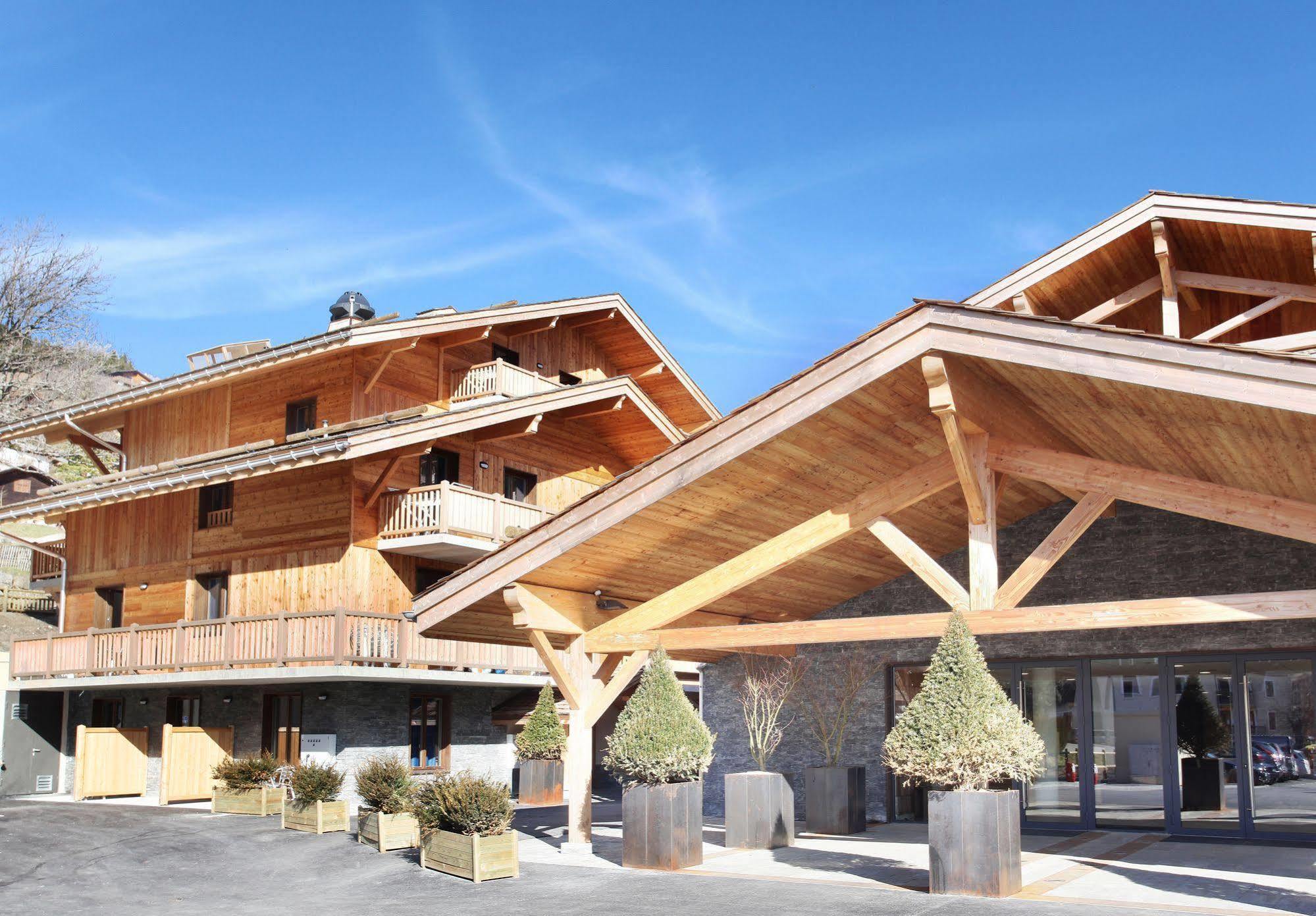 Hotel Prestige Odalys Le Chamois La Clusaz Exterior photo